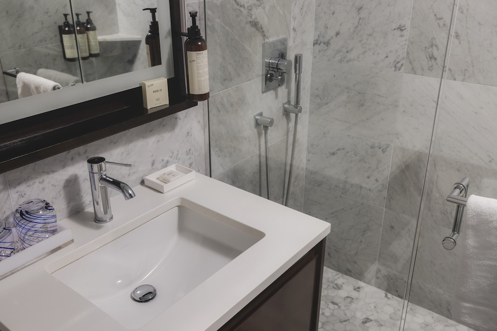 Suite, 1 Bedroom - Photo 5