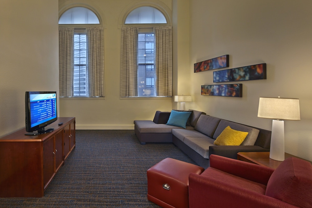 Suite, 1 Bedroom - Photo 8