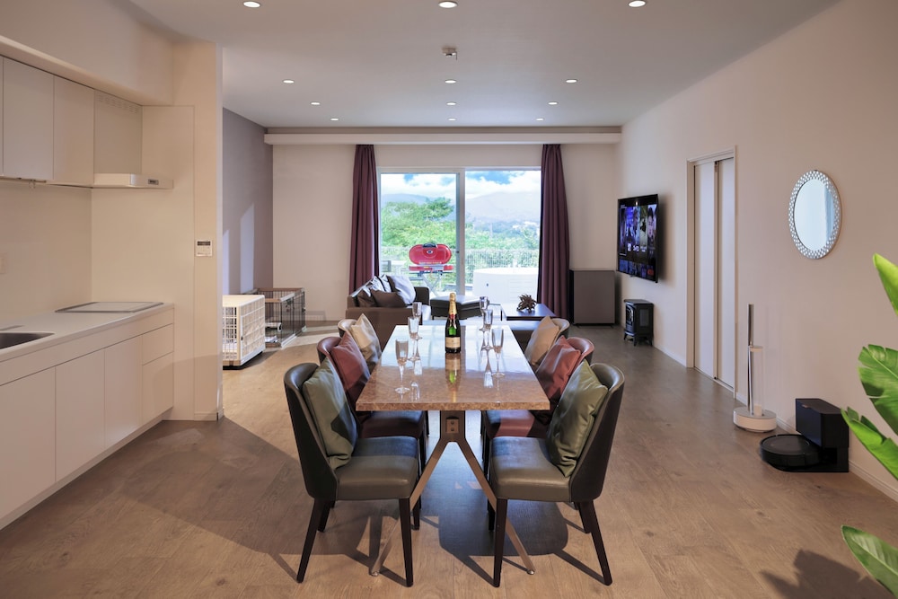 Room D -Royal Crystal Suite Spa with Dogs-