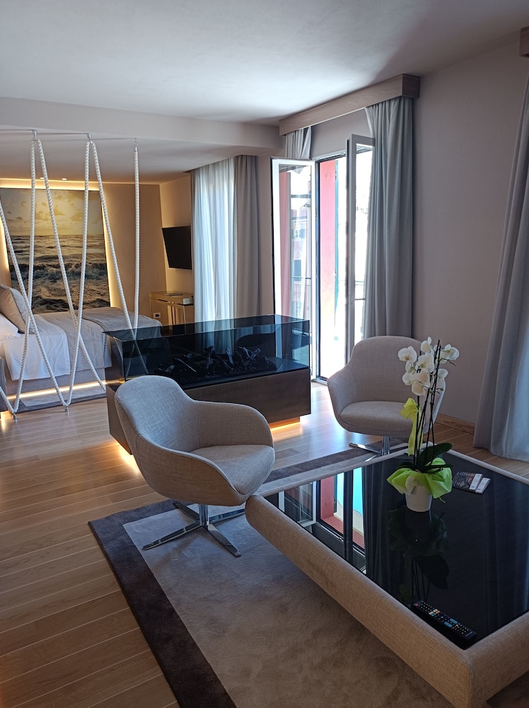 Luxury Studio Suite, Balcony, City View