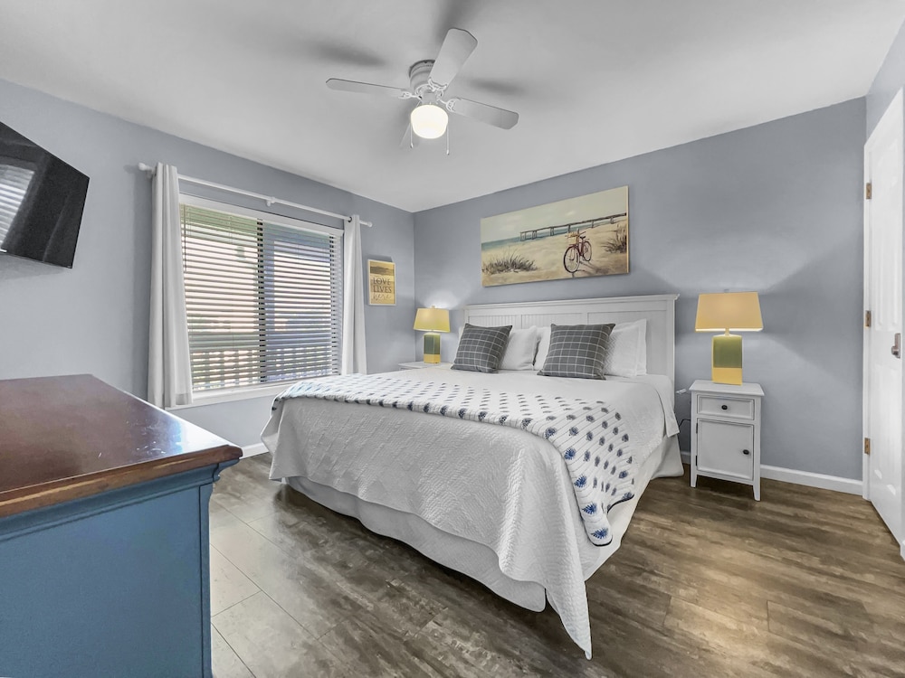 Condo, 2 Bedrooms