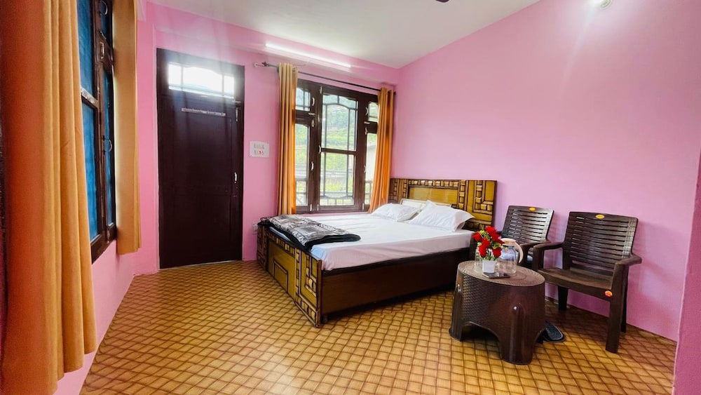 Deluxe Double Room with One Twin Bed, 2 Adults Occupancy and Balcony (Non Smoking) photo 1