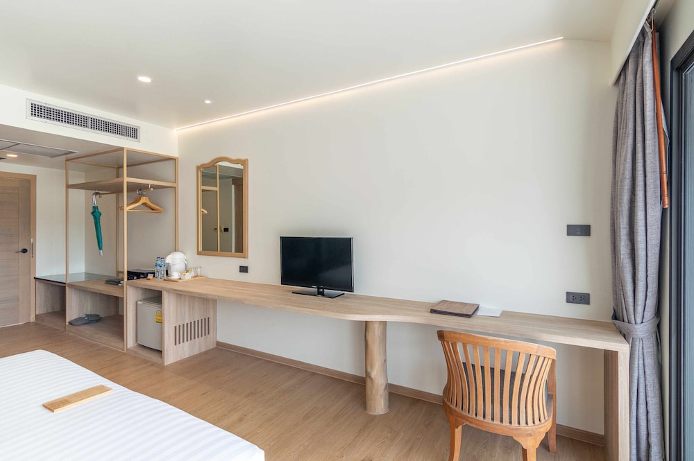 Deluxe Room, Sea View - Photo 7