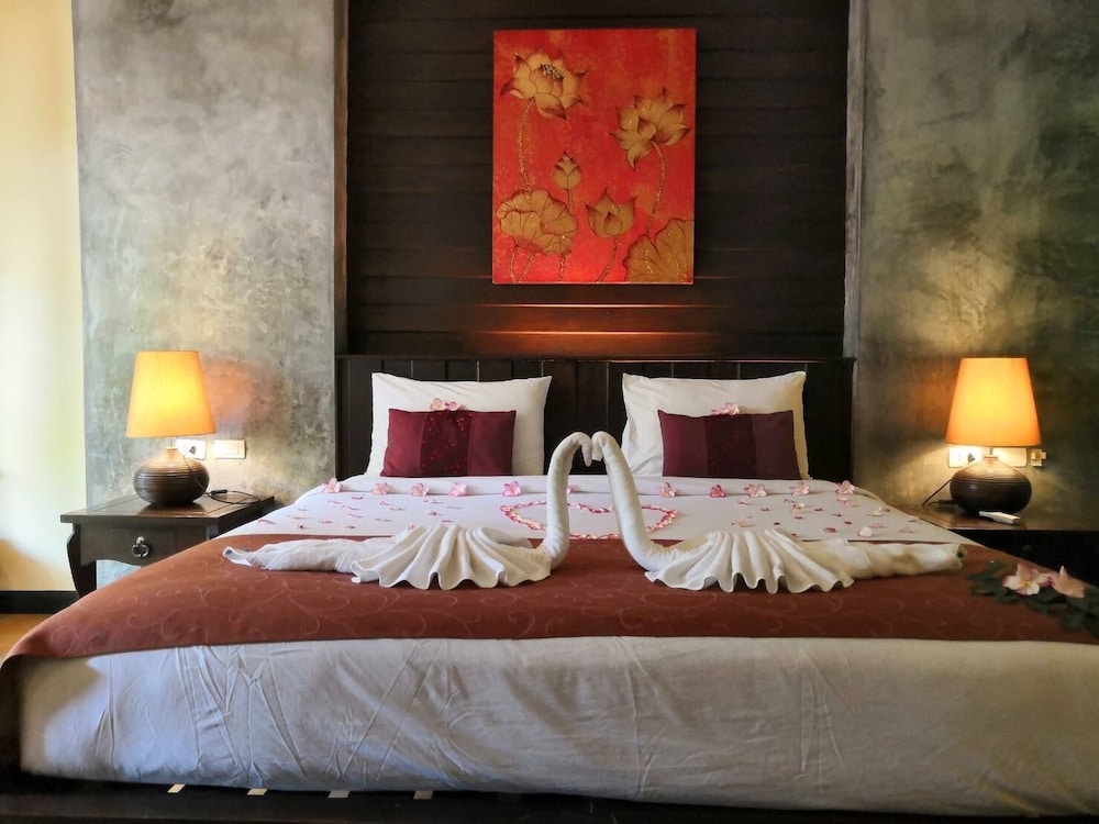 Deluxe Room with Garden View - Photo 2