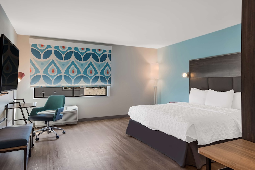 Room, 1 King Bed, Accessible, Bathtub photo 3