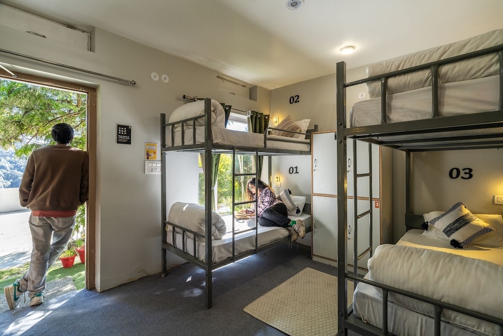 A Bed in 4 Bed Mixed Dorm with Ensuite Washroom