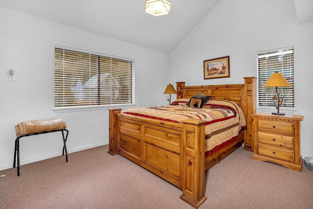 House, Multiple Beds, Patio, Mountain View (Yosemite Heights) photo 3