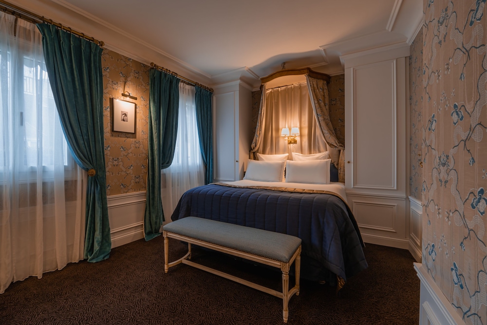Privilege Room