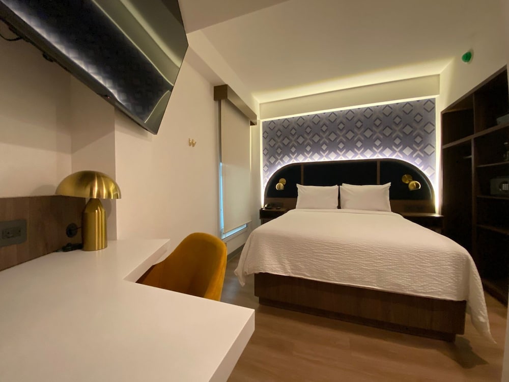 Standard Room, 1 Queen Bed photo 1
