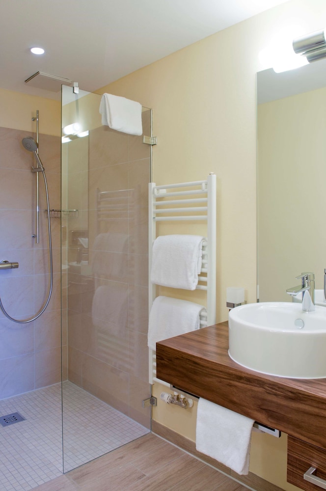 Comfort Double or Twin Room, Balcony - Photo 8