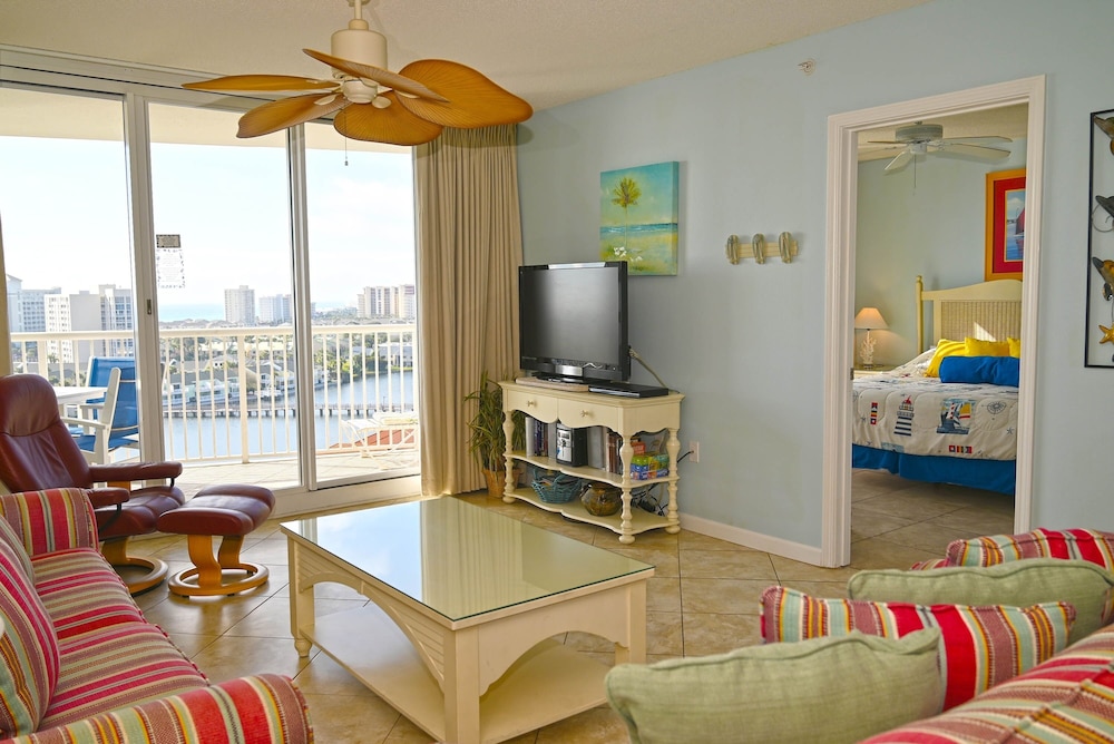 Condo, 2 Bedrooms