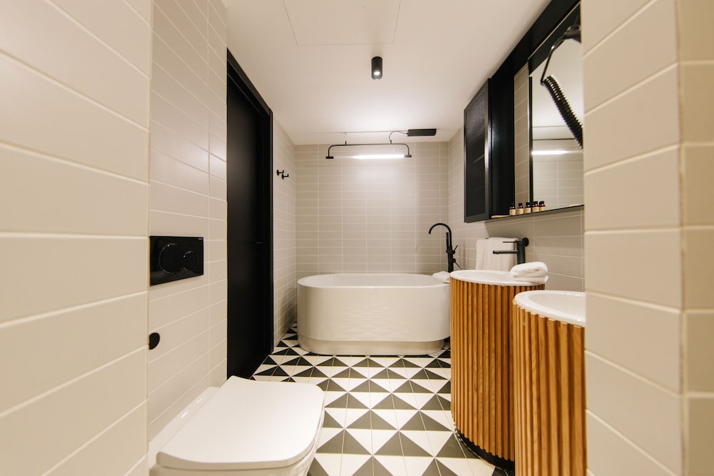Suite - Photo 5