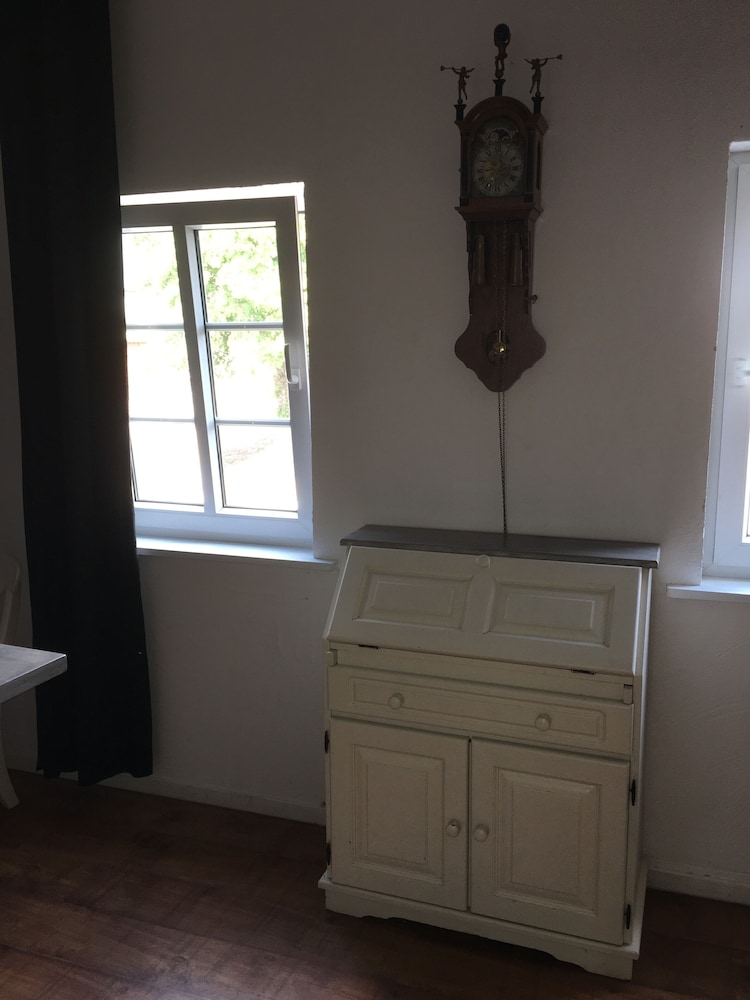 Basic Apartment photo 2