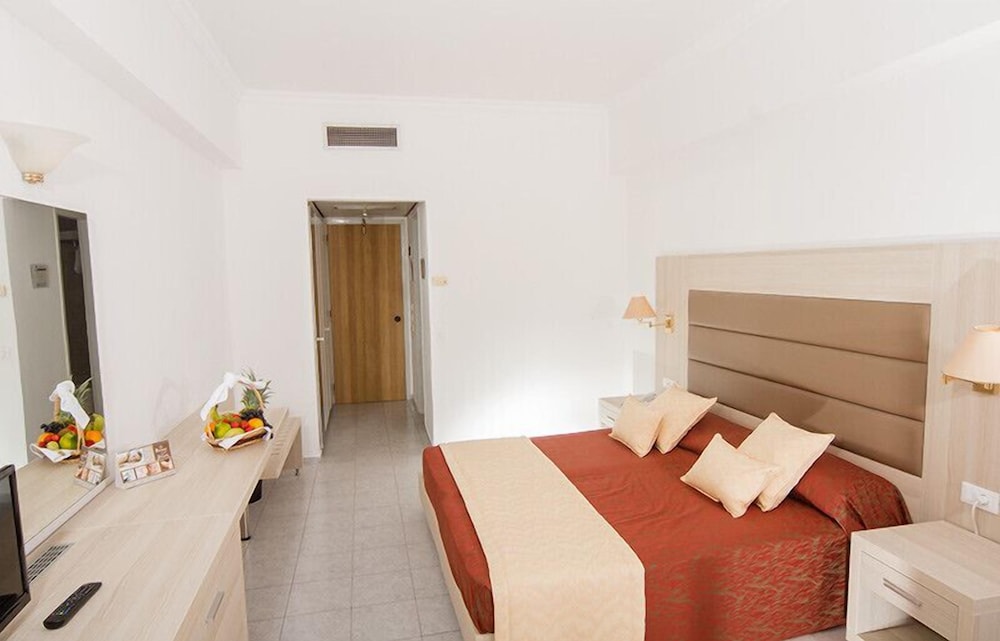 Standard Double or Twin Room, Sea View - Photo 6