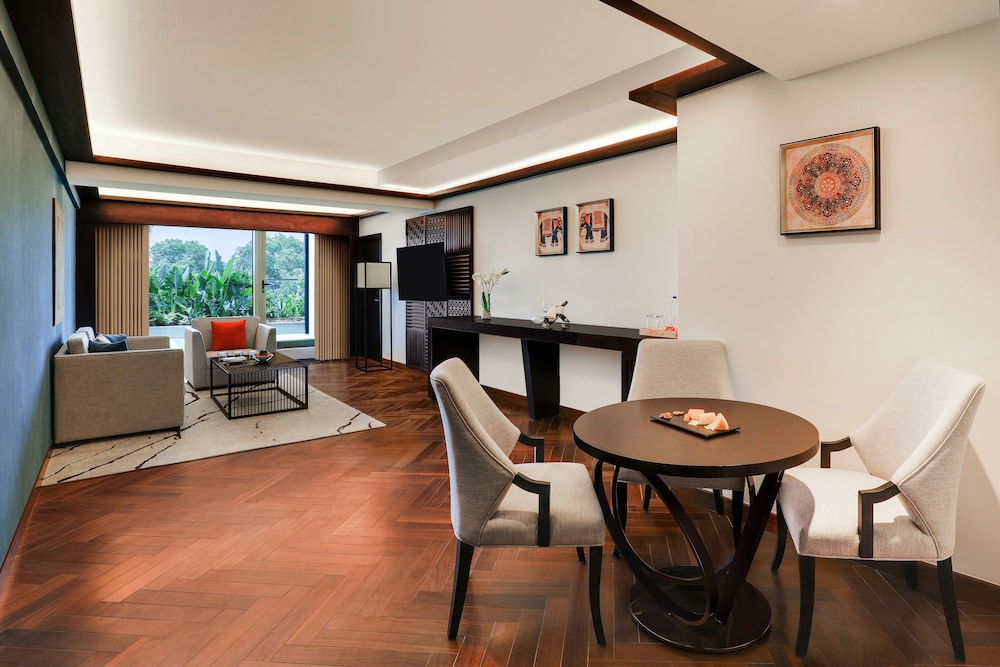 Premier Suite - Photo 7