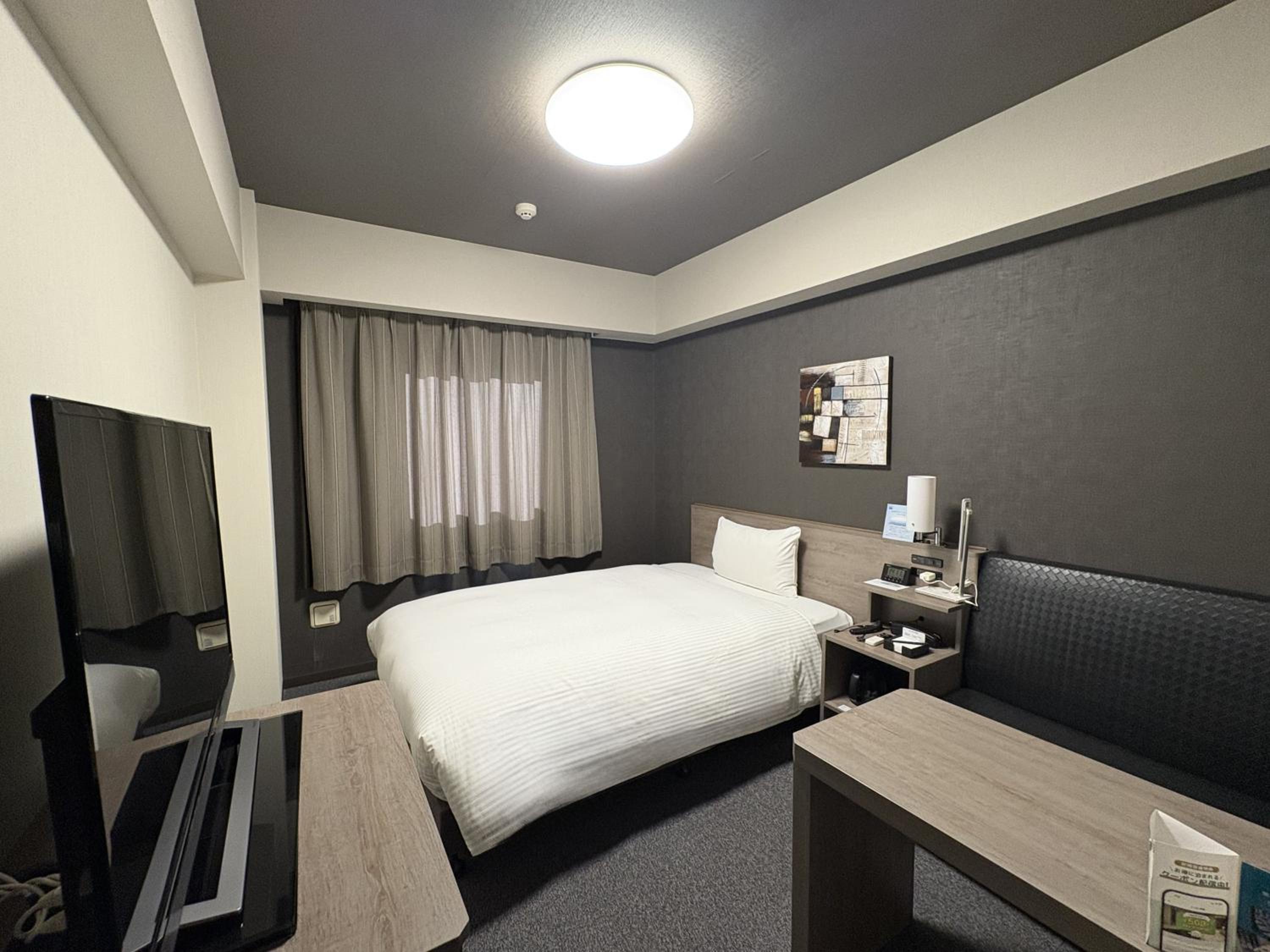 Comfort Single Room with Mountain View - Non-Smoking - No Daily Cleaning
