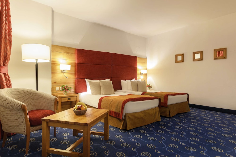 Standard Room, 2 Twin Beds, City View - Photo 5