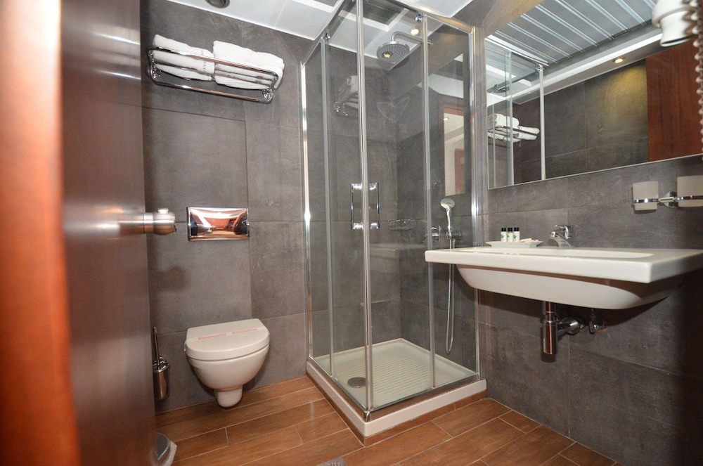 Twin Room, Pool View - Photo 3