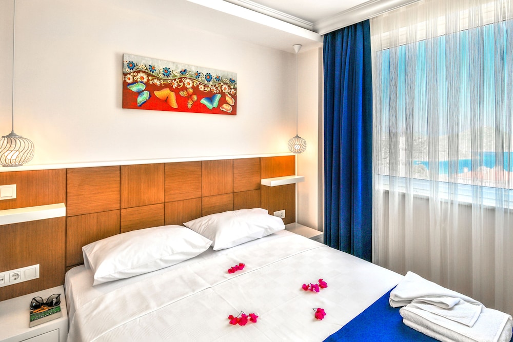 Double Room, Partial Sea View