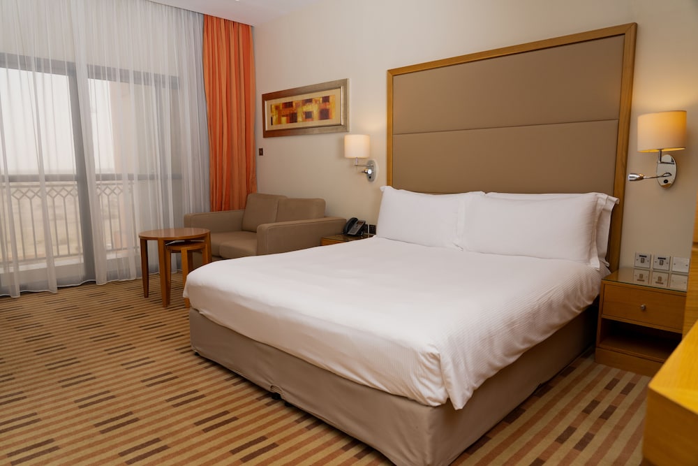 Standard Room, 1 King Bed, Balcony, Pool View - Photo 29