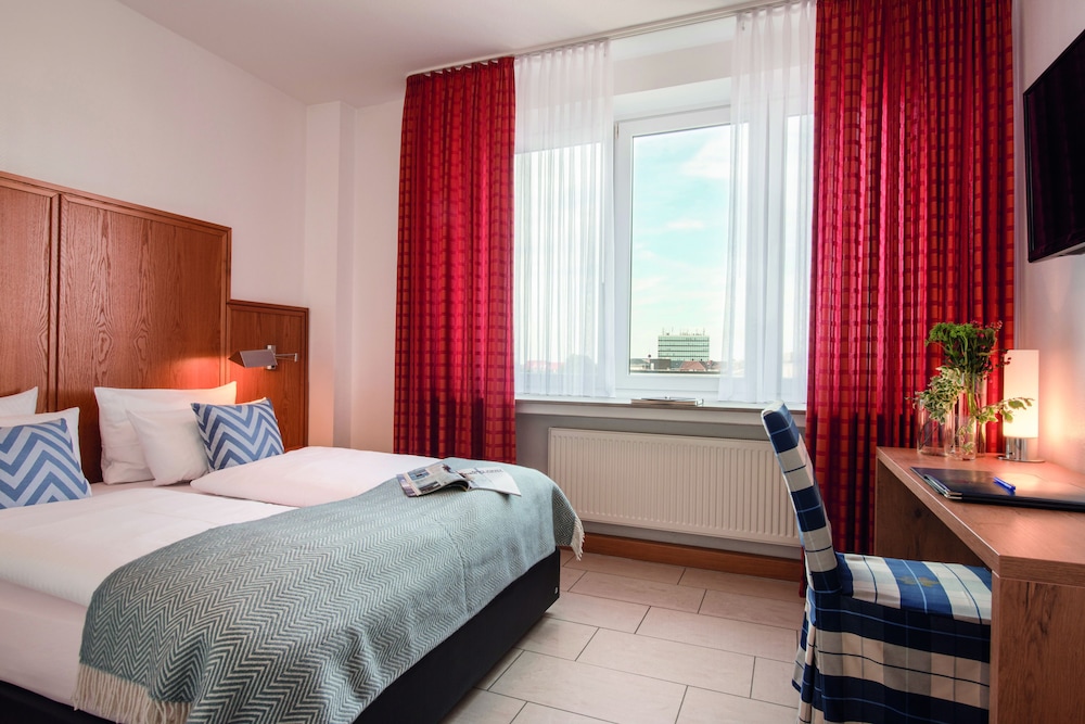 Standard Double Room, City View photo 3