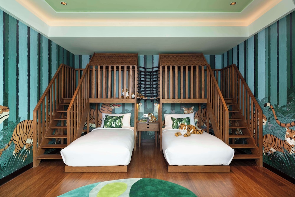 2 Bedroom Theme Family Suite ( Executive Lounge Benefit )