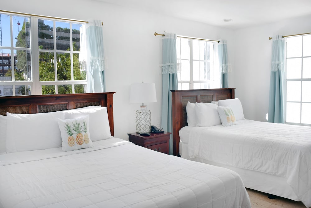 Deluxe Double Room, 2 Queen Beds - Photo 10