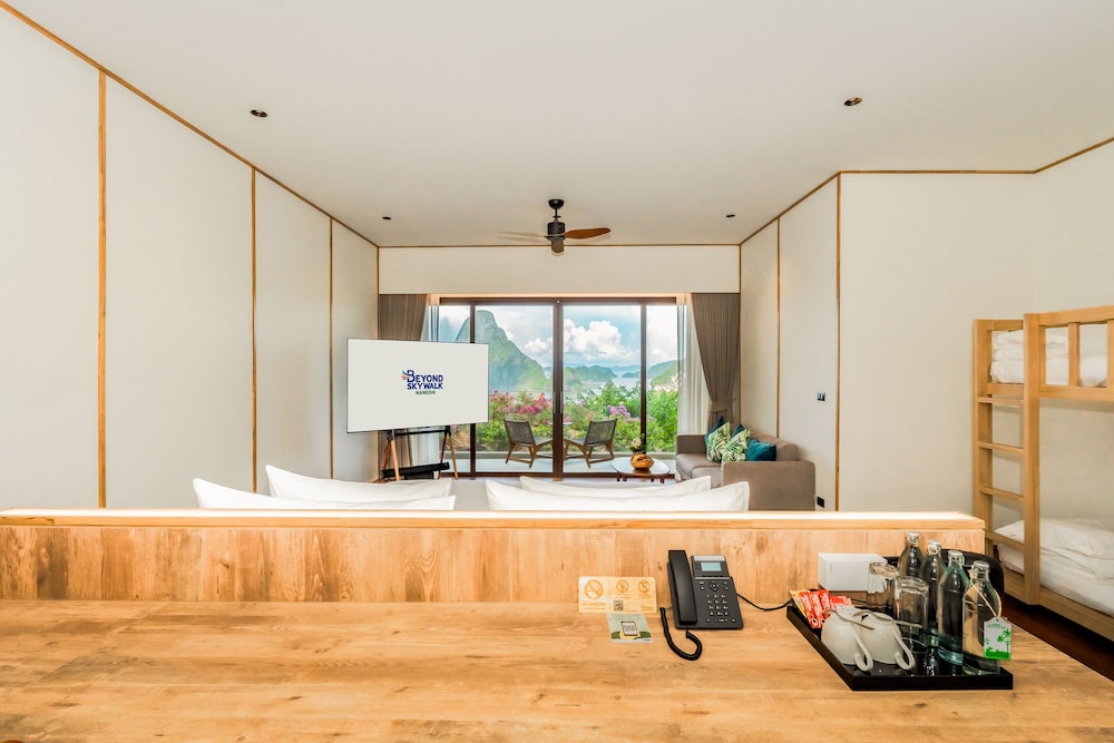 Family Room, Sea View - Photo 4