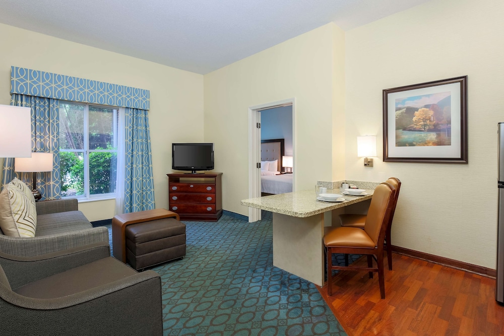 Premium Suite, 1 King Bed, Non Smoking - Photo 1