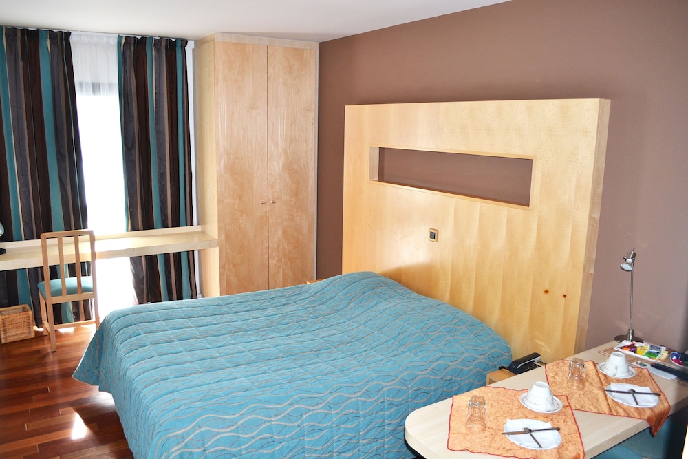 Standard Double or Twin Room photo 1