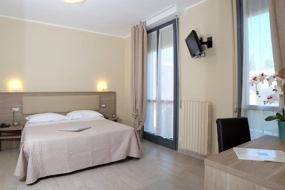 Standard Double Room photo 1