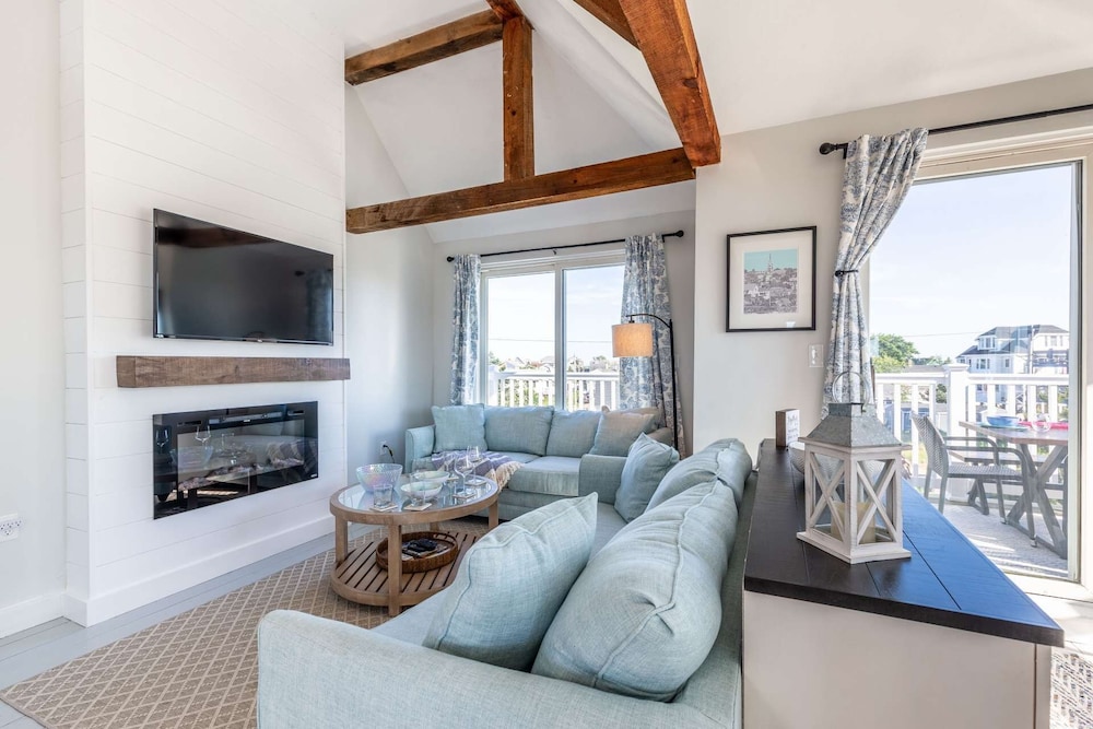 Condo (Sea Love Beach House)