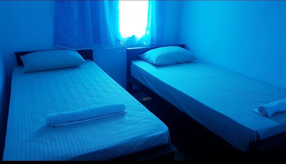 Triple Room, Smoking photo 1