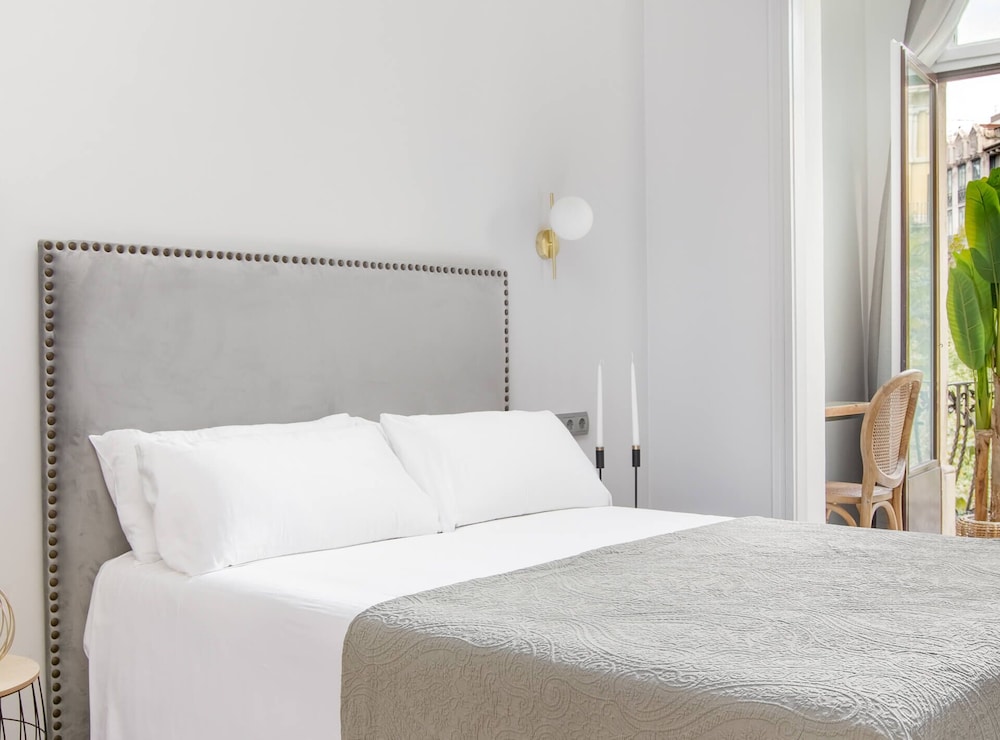 Standard Double Room, 1 Queen Bed, Balcony, City View photo 2