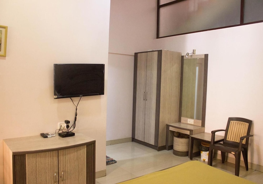Semi Deluxe Room