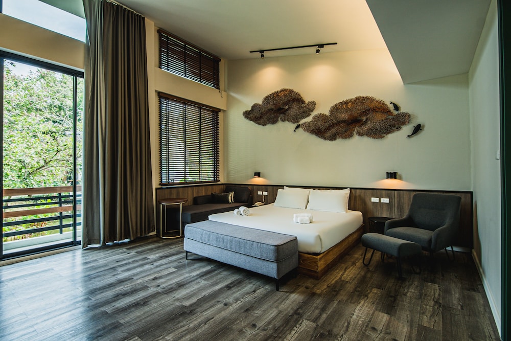 Room, Bathtub, Canal View photo 2
