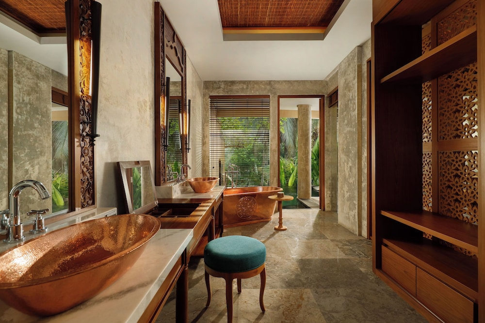 Valley Suite Pool - Photo 4