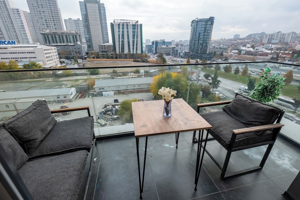 Luxury Apartment, Balcony, City View photo 2