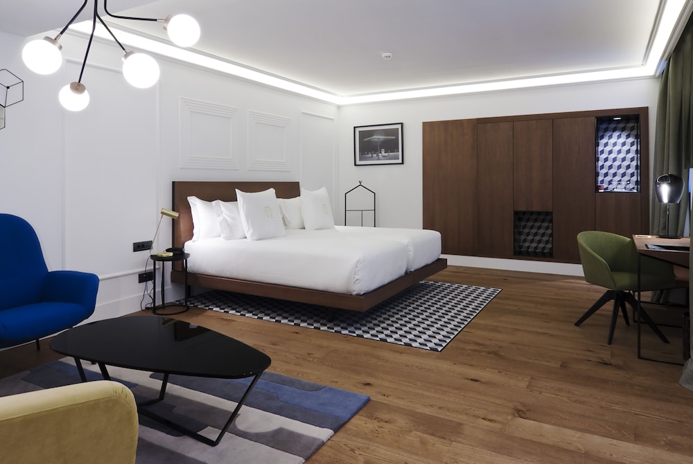 Premium Room, Courtyard View - Photo 1