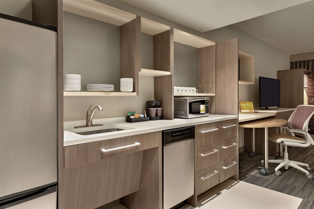 Studio Suite, 1 King Bed, Accessible (Roll-In Shower)