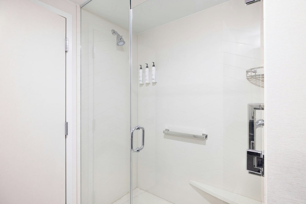 Room, 1 King Bed (Hearing Accessible)