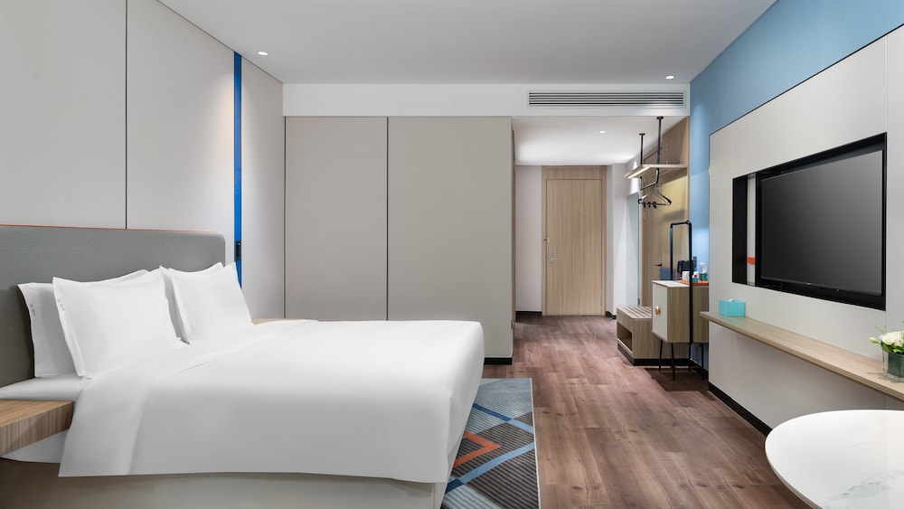 Standard Room, 1 King Bed - Photo 1