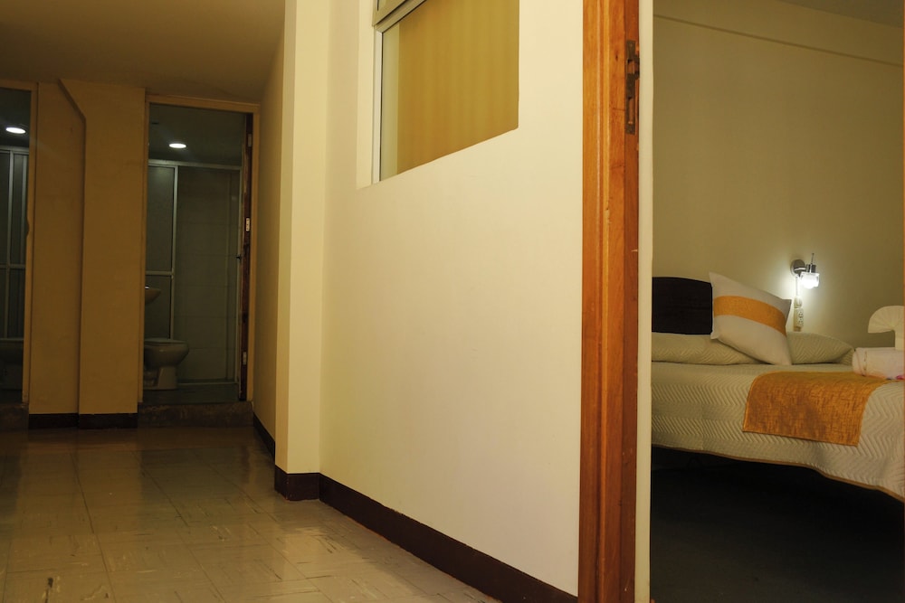 Economy Single Room, Shared Bathroom photo 2