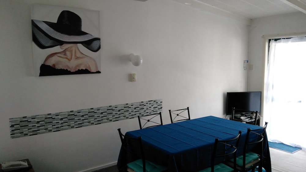 Family Room, Non Smoking, Kitchenette (1 Bedroom Family Unit - A) photo 3