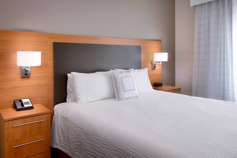 Suite, 2 Bedrooms (Mobility/Hearing Accessible, Tub) photo 2