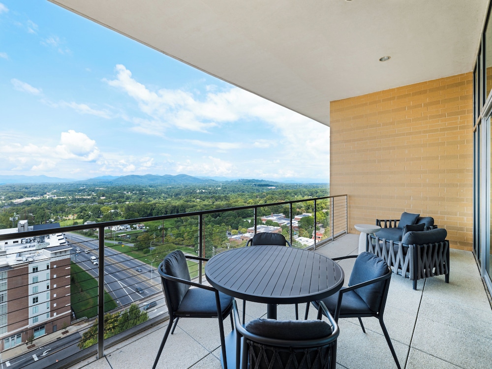 Panoramic Suite, 1 Bedroom (View) photo 3