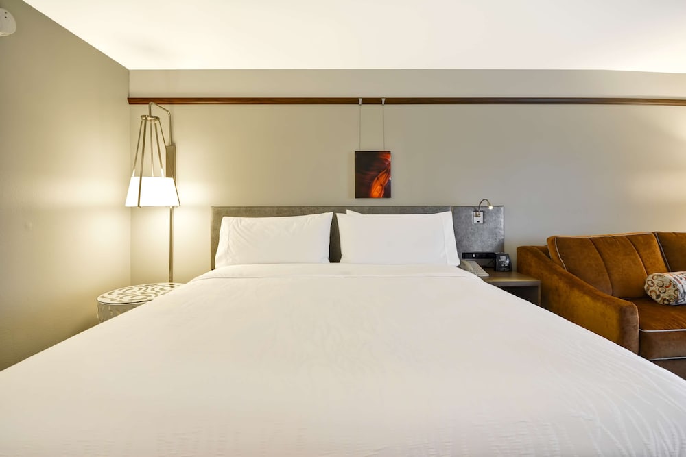 Deluxe Room, 1 King Bed - Photo 4