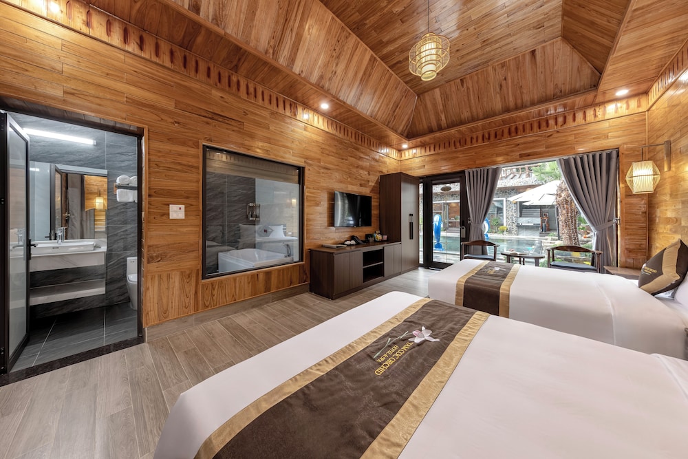 Family Twin Room, Pool View photo 2