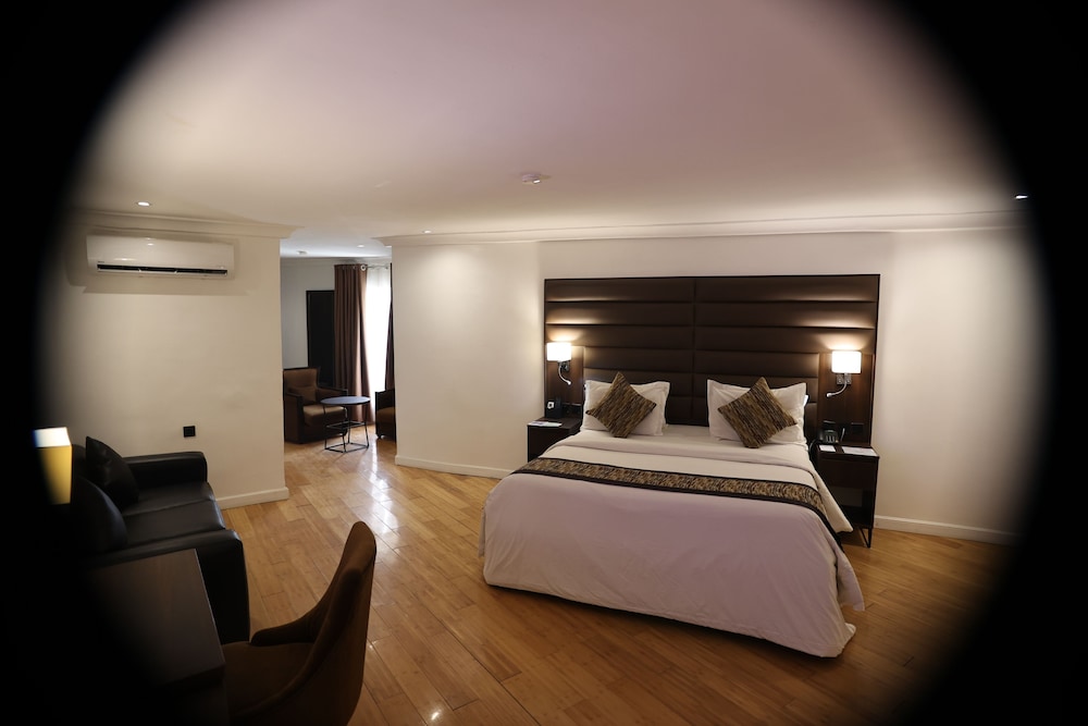 Deluxe Room, 1 Queen Bed, Non Smoking