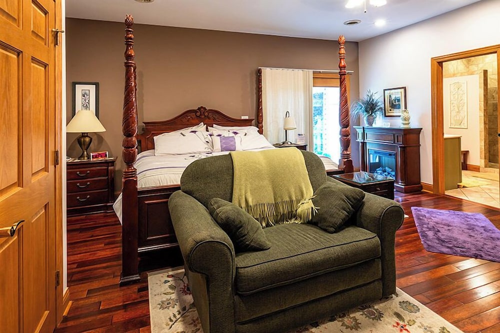 Suite, 1 King Bed, Non Smoking (King Suite) photo 1